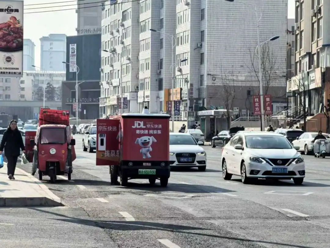 科技赋能便民！京东无人配送车亮相延吉街头