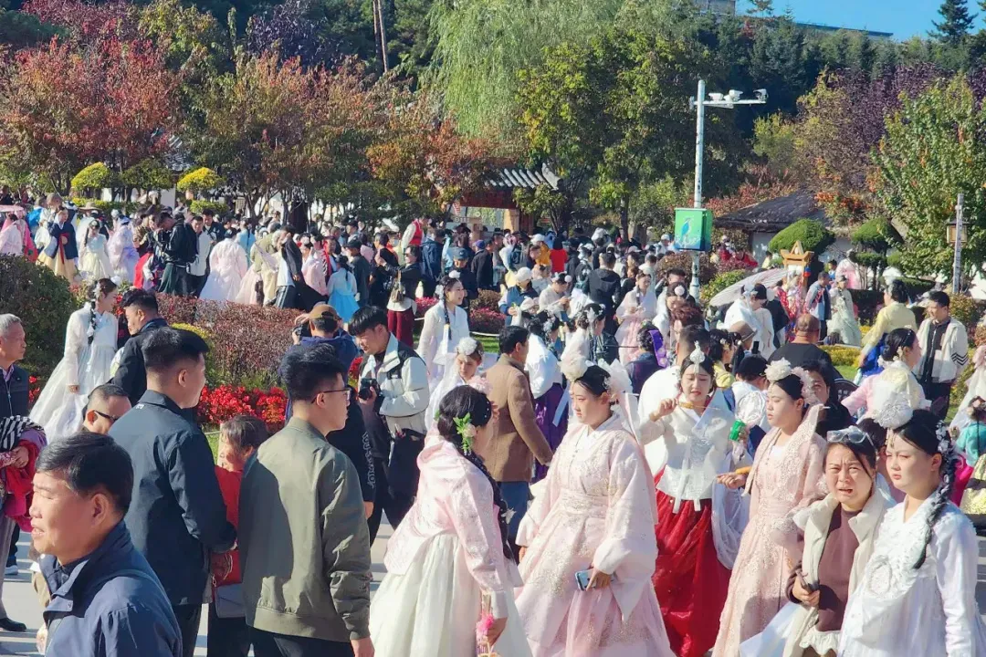 泼天富贵接住了两次！“五一”余温未散，延吉靠什么再次“封神”热搜？