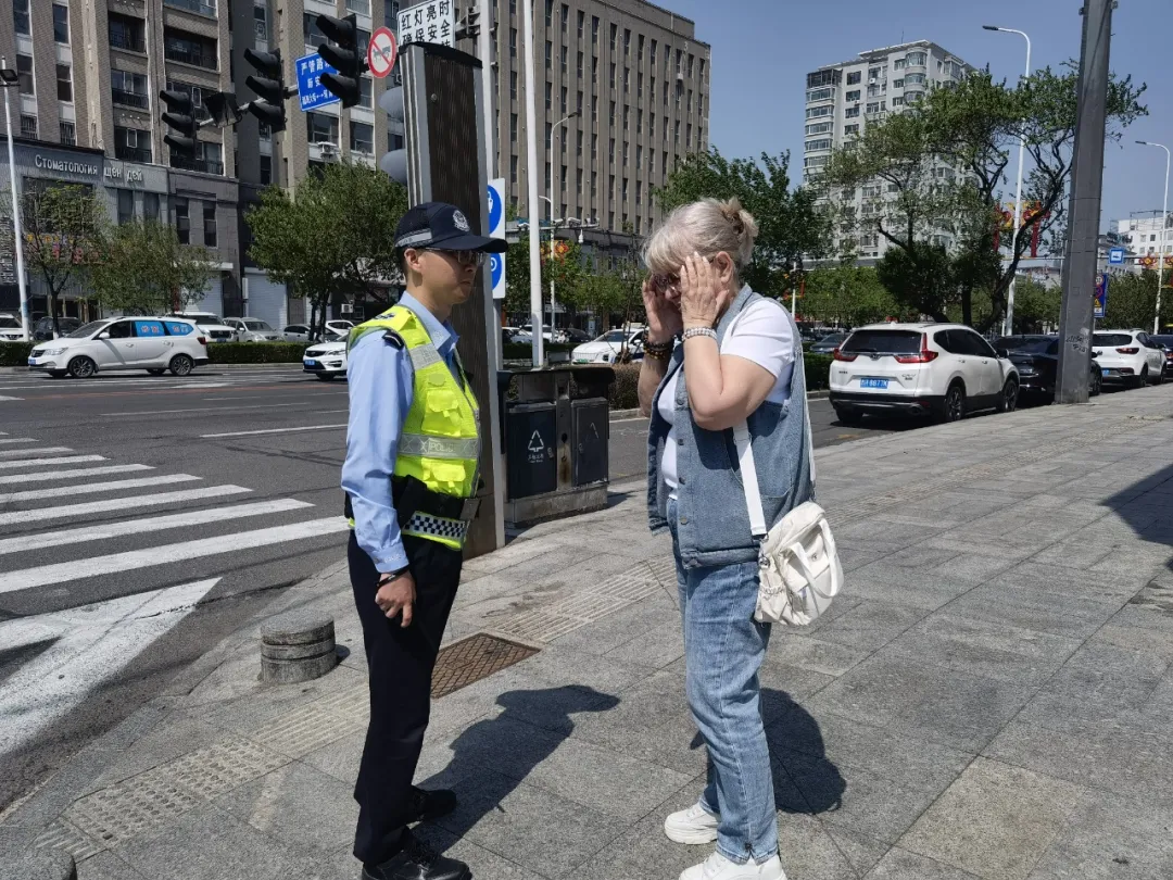 【延边 一个温暖的地方】珲春公安接连暖心救助，中外游客齐致谢