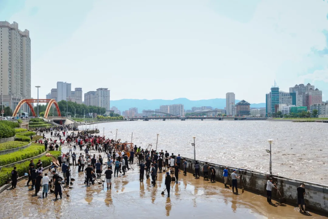 水退人进！ 延吉4500余名党员干部挺膺担当奋战清淤一线