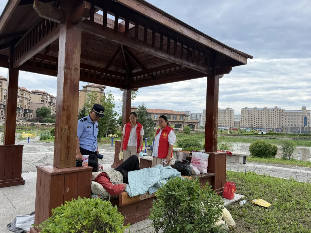【延边 一个温暖的地方】珲春公安多维暖心服务 锦旗频至尽显警民温情