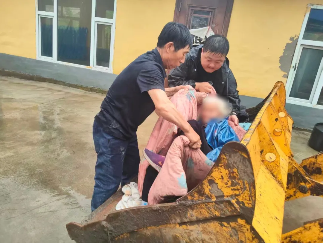 【延边 一个温暖的地方】洪汛来袭，两台铲车见证汪清暖心瞬间